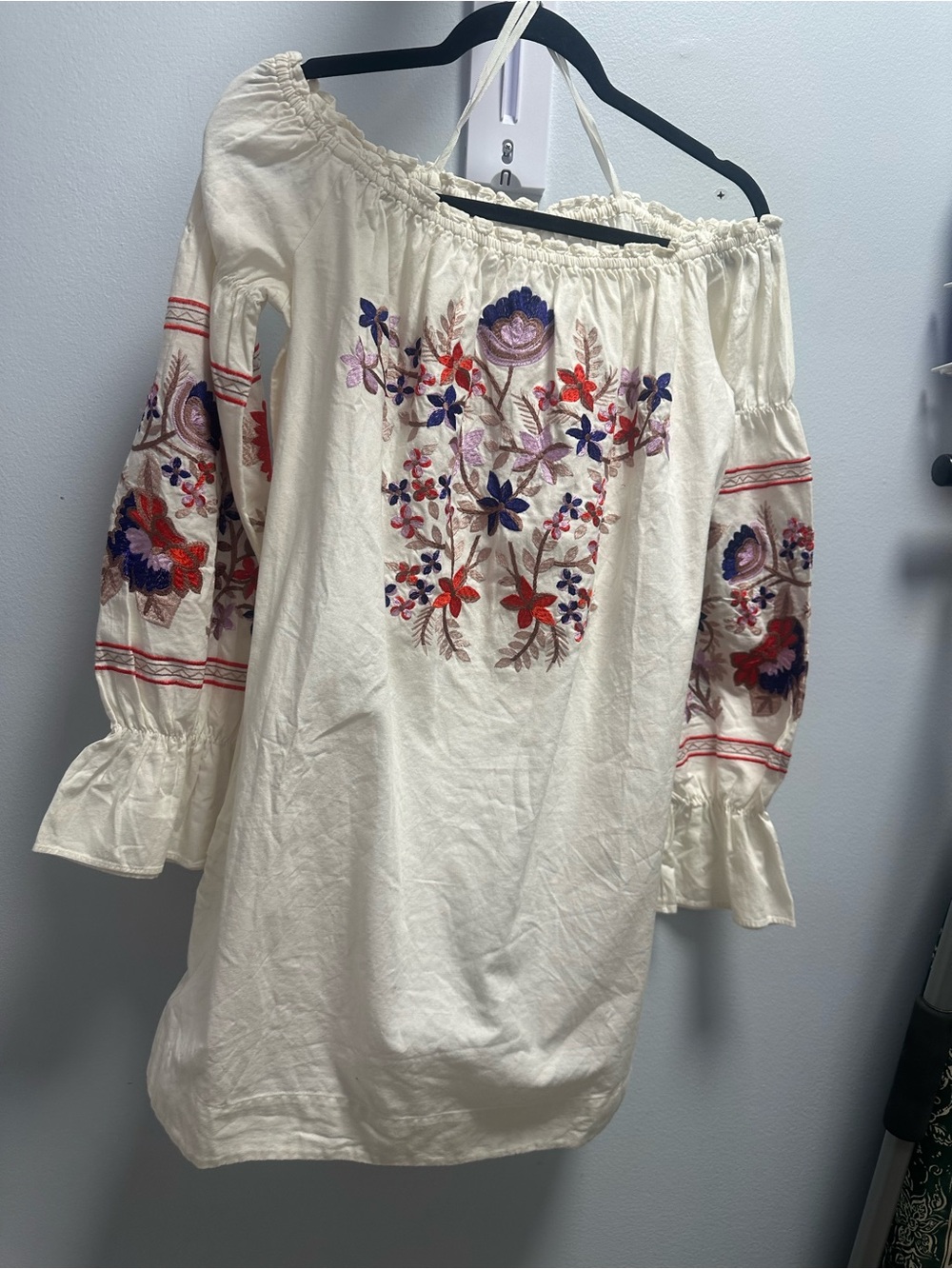 Free People Top with Delicate embroidery, off the shoulder, lantern sleeve NWT